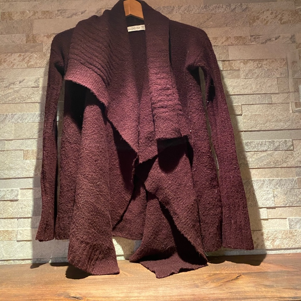 ABERCROMBIE AND FITCH CARDIGAN